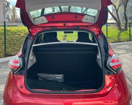 Красный Рено Зое, объемом двигателя 0 л и пробегом 95 тыс. км за 13000 $, фото 13 на Automoto.ua