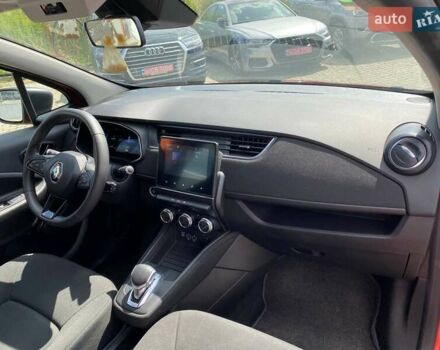 Красный Рено Зое, объемом двигателя 0 л и пробегом 28 тыс. км за 12700 $, фото 8 на Automoto.ua
