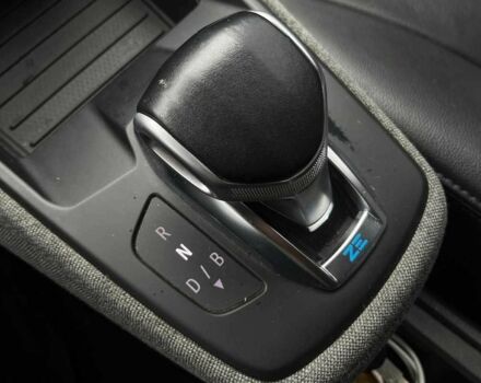 Красный Рено Зое, объемом двигателя 0 л и пробегом 62 тыс. км за 13500 $, фото 15 на Automoto.ua