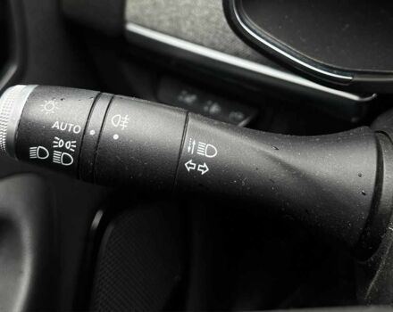 Красный Рено Зое, объемом двигателя 0 л и пробегом 62 тыс. км за 13500 $, фото 19 на Automoto.ua