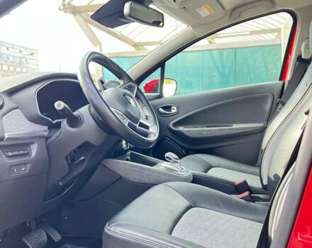 Красный Рено Зое, объемом двигателя 0 л и пробегом 95 тыс. км за 13000 $, фото 15 на Automoto.ua