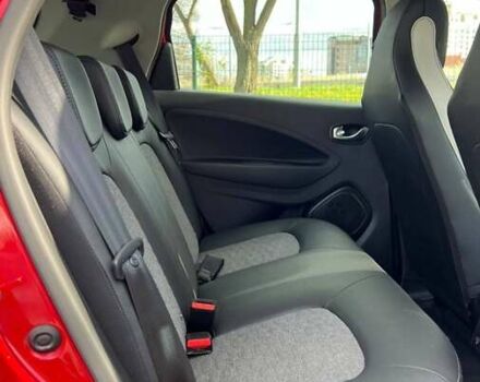 Красный Рено Зое, объемом двигателя 0 л и пробегом 95 тыс. км за 13000 $, фото 18 на Automoto.ua