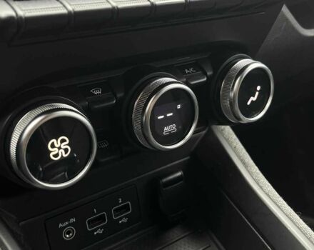 Красный Рено Зое, объемом двигателя 0 л и пробегом 62 тыс. км за 13500 $, фото 16 на Automoto.ua