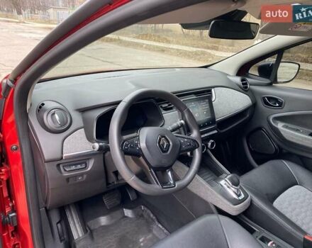 Красный Рено Зое, объемом двигателя 0 л и пробегом 66 тыс. км за 12800 $, фото 14 на Automoto.ua