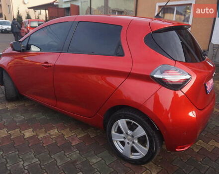 Красный Рено Зое, объемом двигателя 0 л и пробегом 137 тыс. км за 12500 $, фото 18 на Automoto.ua