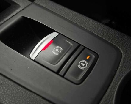 Красный Рено Зое, объемом двигателя 0 л и пробегом 62 тыс. км за 13500 $, фото 20 на Automoto.ua