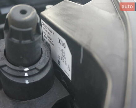 Красный Рено Зое, объемом двигателя 0 л и пробегом 137 тыс. км за 12500 $, фото 54 на Automoto.ua