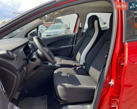 Красный Рено Зое, объемом двигателя 0 л и пробегом 28 тыс. км за 12700 $, фото 17 на Automoto.ua