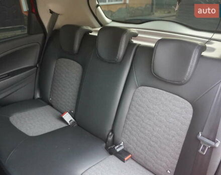 Красный Рено Зое, объемом двигателя 0 л и пробегом 137 тыс. км за 12500 $, фото 46 на Automoto.ua