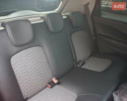 Красный Рено Зое, объемом двигателя 0 л и пробегом 137 тыс. км за 12500 $, фото 43 на Automoto.ua