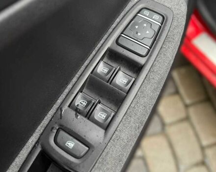 Красный Рено Зое, объемом двигателя 0 л и пробегом 62 тыс. км за 13500 $, фото 9 на Automoto.ua