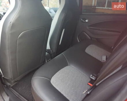 Красный Рено Зое, объемом двигателя 0 л и пробегом 137 тыс. км за 12500 $, фото 45 на Automoto.ua