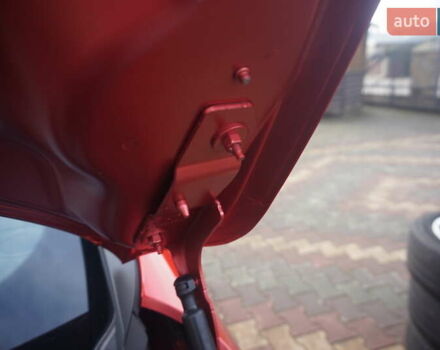 Красный Рено Зое, объемом двигателя 0 л и пробегом 137 тыс. км за 12500 $, фото 52 на Automoto.ua