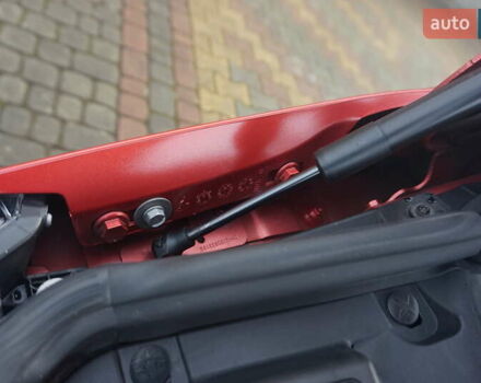 Красный Рено Зое, объемом двигателя 0 л и пробегом 137 тыс. км за 12500 $, фото 56 на Automoto.ua