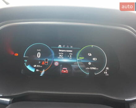 Красный Рено Зое, объемом двигателя 0 л и пробегом 137 тыс. км за 12500 $, фото 29 на Automoto.ua