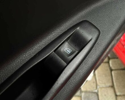 Красный Рено Зое, объемом двигателя 0 л и пробегом 62 тыс. км за 13500 $, фото 22 на Automoto.ua