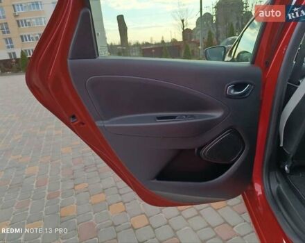 Красный Рено Зое, объемом двигателя 0 л и пробегом 21 тыс. км за 13999 $, фото 49 на Automoto.ua