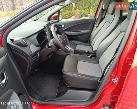 Красный Рено Зое, объемом двигателя 0 л и пробегом 21 тыс. км за 13999 $, фото 24 на Automoto.ua