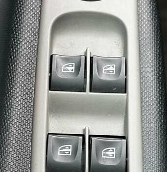 Рено Зое, объемом двигателя 0 л и пробегом 61 тыс. км за 7600 $, фото 20 на Automoto.ua