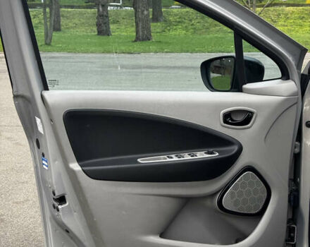 Рено Зое, объемом двигателя 0 л и пробегом 61 тыс. км за 7600 $, фото 8 на Automoto.ua