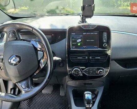 Рено Зое, объемом двигателя 0 л и пробегом 141 тыс. км за 9900 $, фото 13 на Automoto.ua