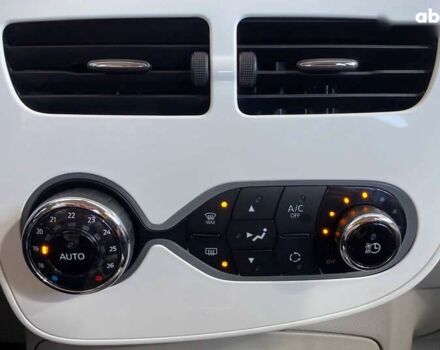 Рено Зое, объемом двигателя 0 л и пробегом 142 тыс. км за 8950 $, фото 18 на Automoto.ua