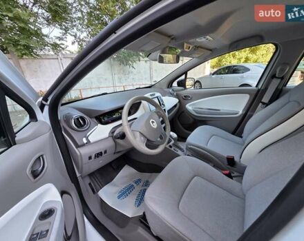 Рено Зое, объемом двигателя 0 л и пробегом 29 тыс. км за 10500 $, фото 16 на Automoto.ua