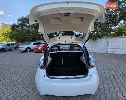 Рено Зое, объемом двигателя 0 л и пробегом 29 тыс. км за 10500 $, фото 26 на Automoto.ua