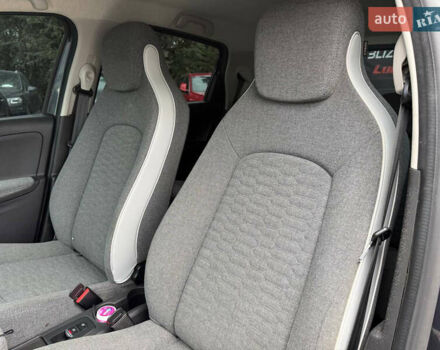 Рено Зое, объемом двигателя 0 л и пробегом 153 тыс. км за 11800 $, фото 18 на Automoto.ua