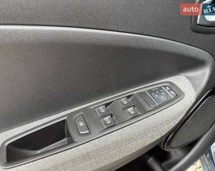 Рено Зое, объемом двигателя 0 л и пробегом 153 тыс. км за 11800 $, фото 14 на Automoto.ua