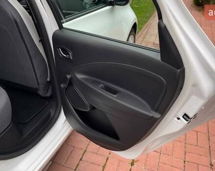 Рено Зое, объемом двигателя 0 л и пробегом 123 тыс. км за 11700 $, фото 16 на Automoto.ua