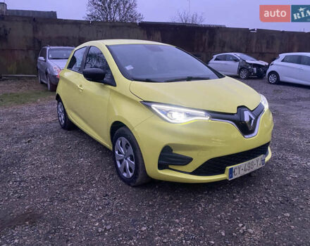 Желтый Рено Зое, объемом двигателя 0 л и пробегом 16 тыс. км за 11200 $, фото 5 на Automoto.ua