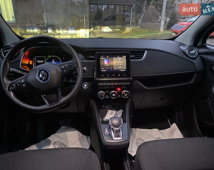 Желтый Рено Зое, объемом двигателя 0 л и пробегом 16 тыс. км за 11200 $, фото 8 на Automoto.ua