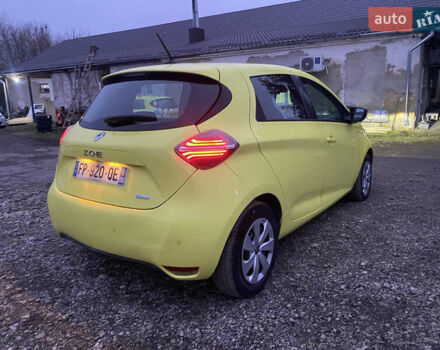 Желтый Рено Зое, объемом двигателя 0 л и пробегом 16 тыс. км за 11200 $, фото 3 на Automoto.ua
