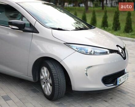 Серый Рено Зое, объемом двигателя 0 л и пробегом 191 тыс. км за 6400 $, фото 15 на Automoto.ua