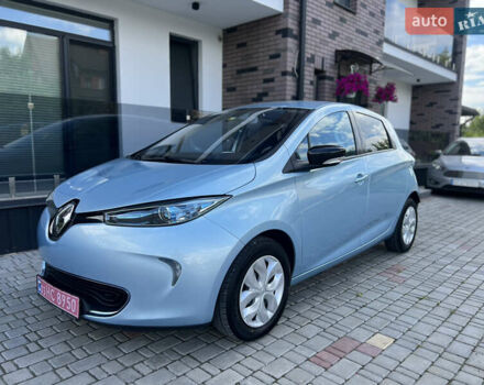Серый Рено Зое, объемом двигателя 0 л и пробегом 150 тыс. км за 6100 $, фото 84 на Automoto.ua