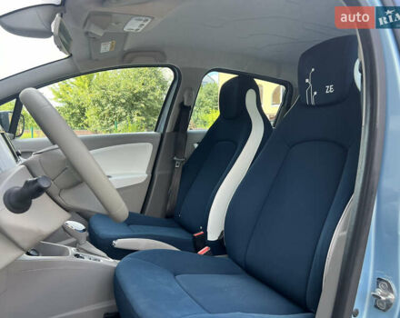 Серый Рено Зое, объемом двигателя 0 л и пробегом 150 тыс. км за 6100 $, фото 42 на Automoto.ua