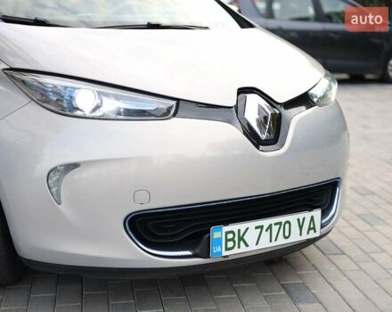 Серый Рено Зое, объемом двигателя 0 л и пробегом 191 тыс. км за 6400 $, фото 11 на Automoto.ua