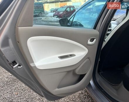 Серый Рено Зое, объемом двигателя 0 л и пробегом 114 тыс. км за 4000 $, фото 6 на Automoto.ua