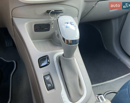 Серый Рено Зое, объемом двигателя 0 л и пробегом 150 тыс. км за 6100 $, фото 53 на Automoto.ua