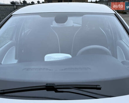 Серый Рено Зое, объемом двигателя 0 л и пробегом 99 тыс. км за 6200 $, фото 7 на Automoto.ua