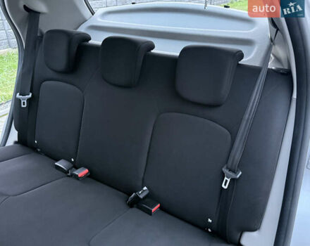 Серый Рено Зое, объемом двигателя 0 л и пробегом 99 тыс. км за 6200 $, фото 40 на Automoto.ua