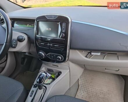 Серый Рено Зое, объемом двигателя 0 л и пробегом 52 тыс. км за 6800 $, фото 14 на Automoto.ua