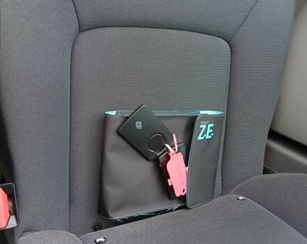 Сірий Рено Зое, об'ємом двигуна 0 л та пробігом 88 тис. км за 5950 $, фото 13 на Automoto.ua