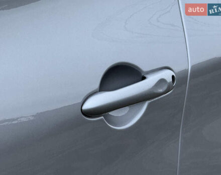 Серый Рено Зое, объемом двигателя 0 л и пробегом 99 тыс. км за 6200 $, фото 12 на Automoto.ua