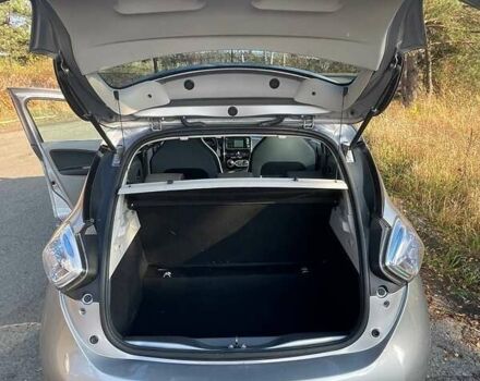 Серый Рено Зое, объемом двигателя 0 л и пробегом 104 тыс. км за 6600 $, фото 19 на Automoto.ua