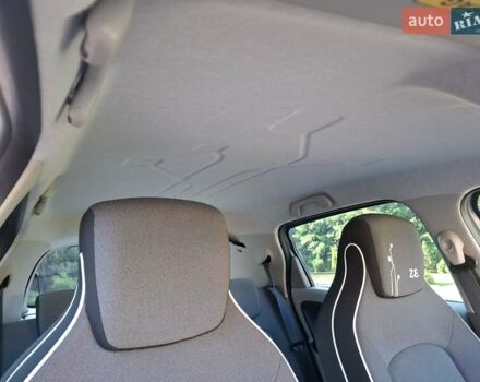 Серый Рено Зое, объемом двигателя 0 л и пробегом 52 тыс. км за 6800 $, фото 18 на Automoto.ua