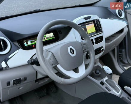 Серый Рено Зое, объемом двигателя 0 л и пробегом 99 тыс. км за 6200 $, фото 27 на Automoto.ua