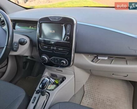 Серый Рено Зое, объемом двигателя 0 л и пробегом 52 тыс. км за 6800 $, фото 15 на Automoto.ua