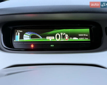 Серый Рено Зое, объемом двигателя 0 л и пробегом 99 тыс. км за 6200 $, фото 26 на Automoto.ua